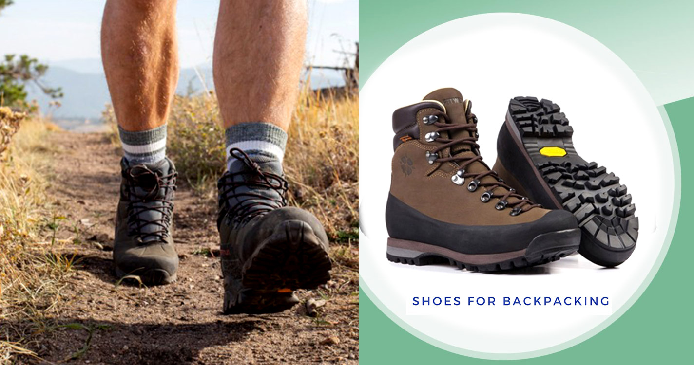 نمونه های از کفش های بمپکینگ مناسب پیاده روی در طبیع. مردی در حال راه رفتن با کفش های بکپکینگ